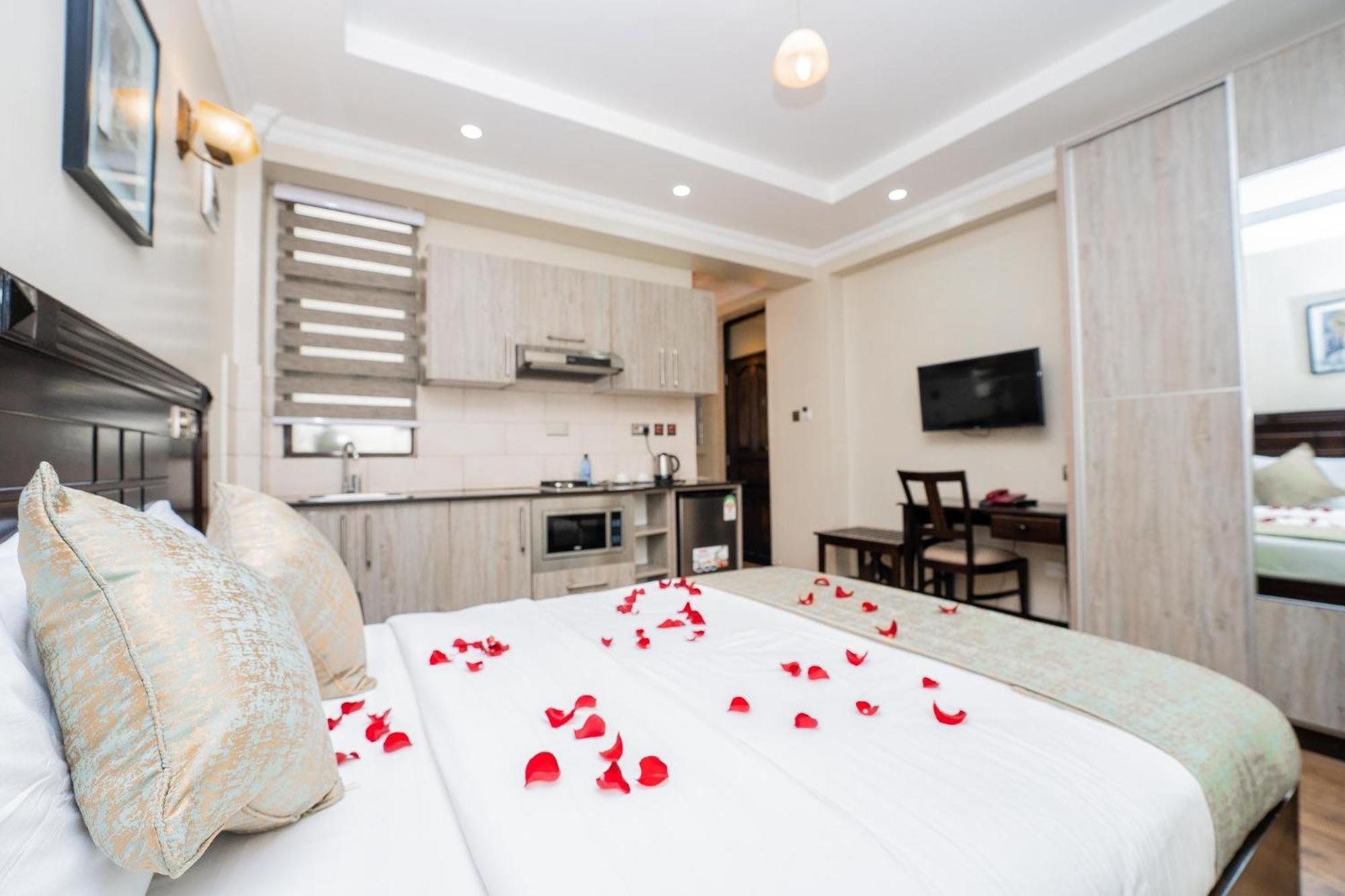Hemak Suites Nairobi Esterno foto