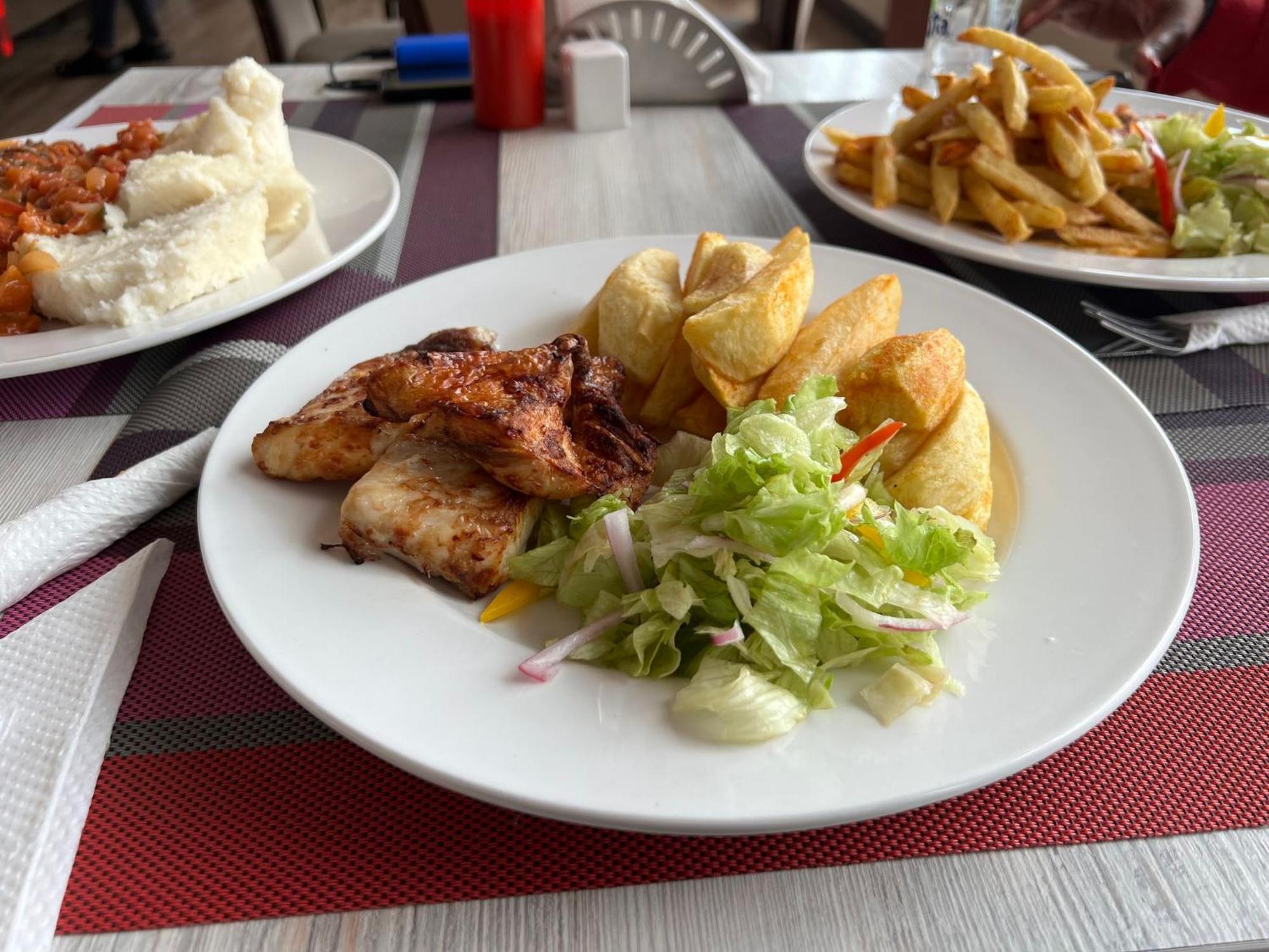 Hemak Suites Nairobi Esterno foto