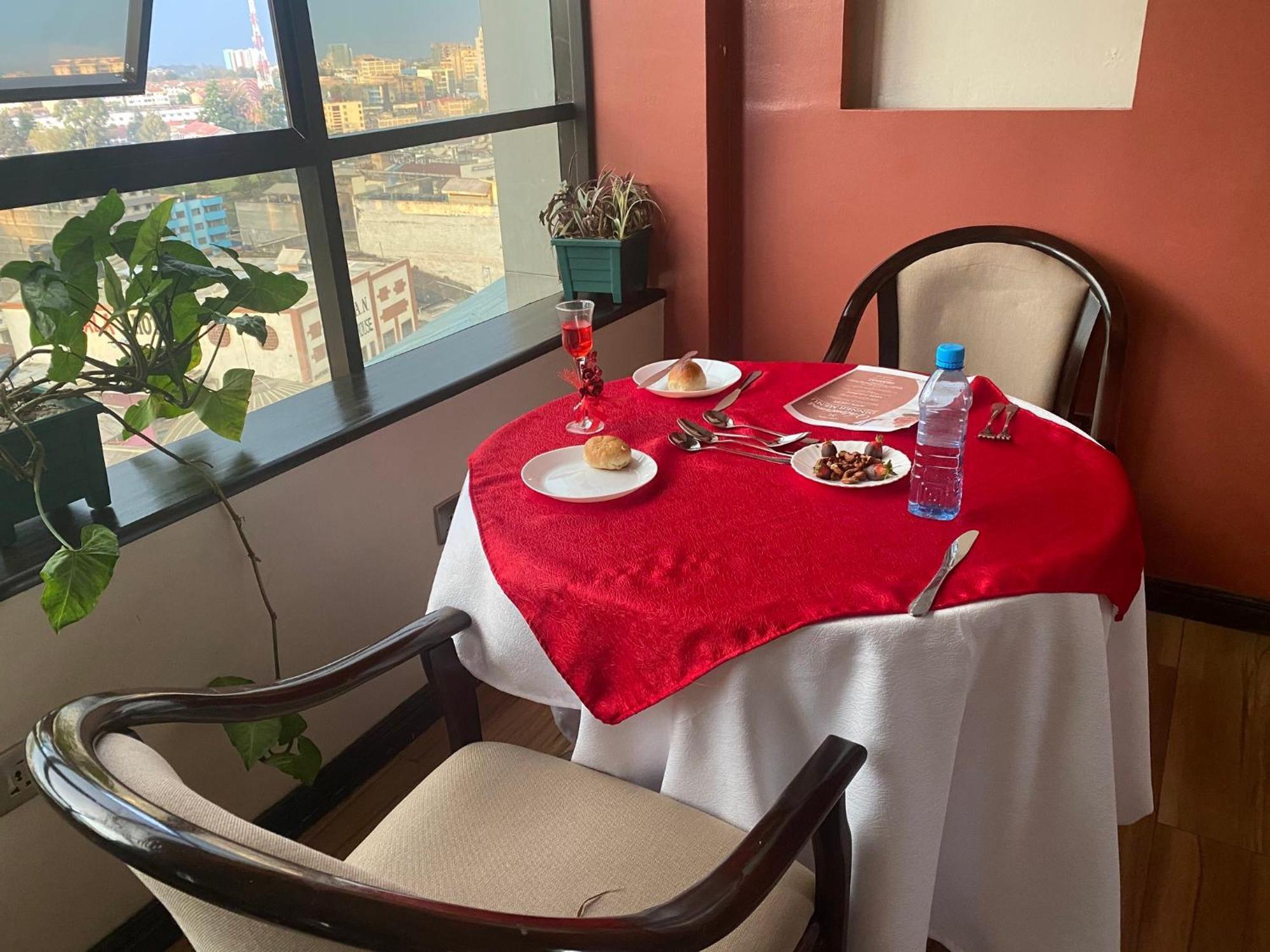 Hemak Suites Nairobi Esterno foto